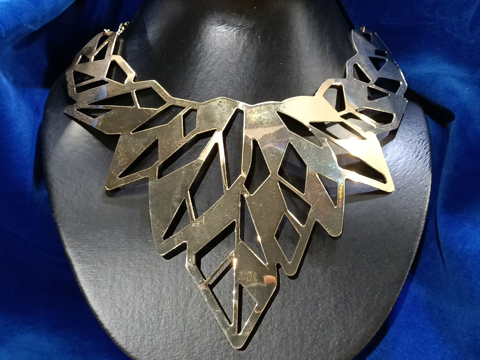 Collar Metal New York Oro
