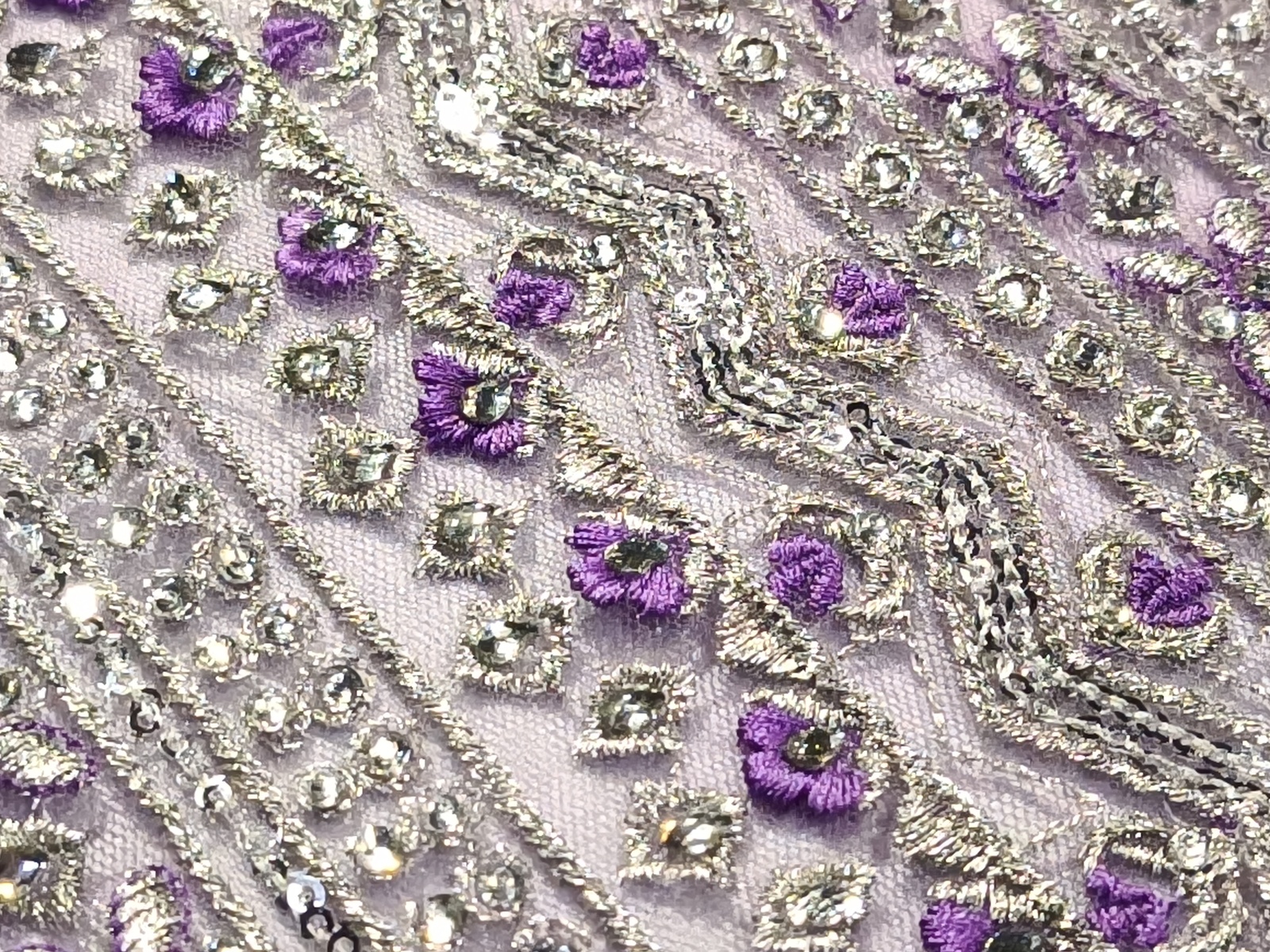 Tejido Pedrería Arabia Malva Plata